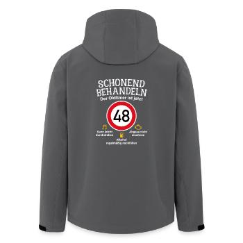 48. Geburtstag Schonend Behandeln Oldtimer Ist 48 - Recycelte Männer Softshell-Jacke von Stanley/Stella - Schwarz - Hinten - AI Model Male 185 light (185cm)