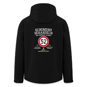 52. Geburtstag Schonend Behandeln Oldtimer Ist 52 - Recycelte Männer Softshell-Jacke von Stanley/Stella - Schwarz - Hinten - AI Model Male 185 light (185cm)