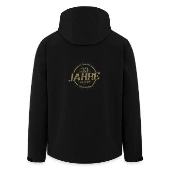 Es dauerte 33 Jahre um so gut auszusehen - Recycelte Männer Softshell-Jacke von Stanley/Stella - Schwarz - Hinten - AI Model Male 185 light (185cm)