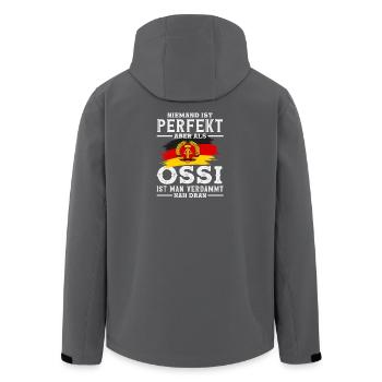 Personne n’est parfait qu’en tant qu’Ossi qui dit que la RDA est fière - Veste softshell homme en polyester recyclé Stanley/Stella - noir - Dos - AI Model Male 185 light (185cm)
