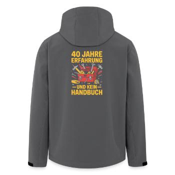 40 Jahre Erfahrung – Kein Handbuch - Recycelte Männer Softshell-Jacke von Stanley/Stella - Schwarz - Hinten - AI Model Male 185 light (185cm)