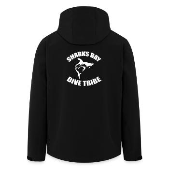 SHARKS BAY DIVE TRIBE - Recycelte Männer Softshell-Jacke von Stanley/Stella - Schwarz - Hinten - AI Model Male 185 light (185cm)