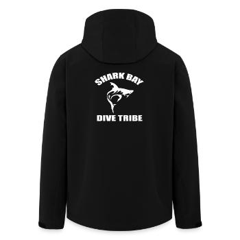 SHARK BAY DIVE TRIBE - Recycelte Männer Softshell-Jacke von Stanley/Stella - Schwarz - Hinten - AI Model Male 185 light (185cm)