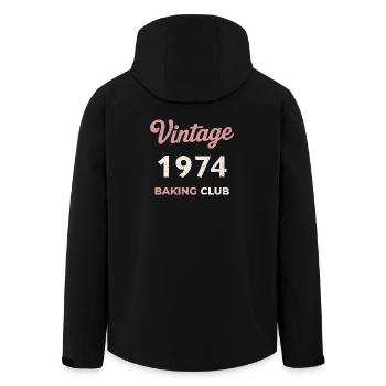 Vintage 1974 – Baking Club Retro Geburtsjahr - Recycelte Männer Softshell-Jacke von Stanley/Stella - Schwarz - Hinten - AI Model Male 185 light (185cm)