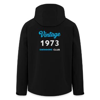 Vintage 1973 – Swimming Club Retro Geburtsjahr - Recycelte Männer Softshell-Jacke von Stanley/Stella - Schwarz - Hinten - AI Model Male 185 light (185cm)