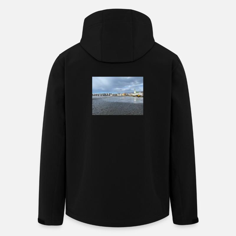 Winterpanorama von Reykjavik - Recycelte Männer Softshell-Jacke von Stanley/Stella - Schwarz