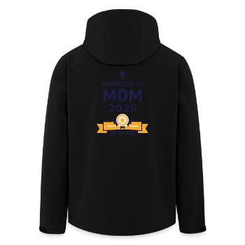 Mama seit 2025 – Stolze neue Mama Design - Recycelte Männer Softshell-Jacke von Stanley/Stella - Schwarz - Hinten - AI Model Male 185 light (185cm)