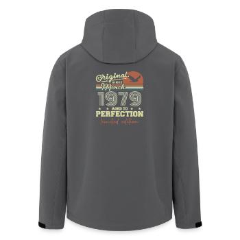 Geburtstag März 1979 - Recycelte Männer Softshell-Jacke von Stanley/Stella - Schwarz - Hinten - AI Model Male 185 light (185cm)