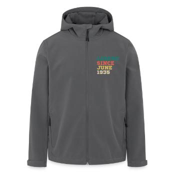 Legende seit Juni 1935 Geburtstagsgeschenk - Recycelte Männer Softshell-Jacke von Stanley/Stella - Schwarz - Vorne - AI Model Male 185 light (185cm)