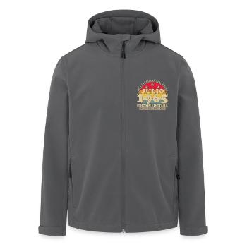 Juli 1965 Vinatge Geburtstagsgeschenk - Recycelte Männer Softshell-Jacke von Stanley/Stella - Schwarz - Vorne - AI Model Male 185 light (185cm)