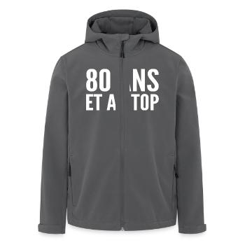 80 Jahre alt und an der Spitze - Recycelte Männer Softshell-Jacke von Stanley/Stella - Schwarz - Vorne - AI Model Male 185 light (185cm)