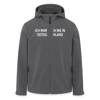 Ich war noch nie in Ostdeutschland - Recycelte Männer Softshell-Jacke von Stanley/Stella - Schwarz - Vorne - AI Model Male 185 light (185cm)