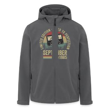 Geboren im September 1985 Jahrgang Vintage 1985 - Recycelte Männer Softshell-Jacke von Stanley/Stella - Schwarz - Vorne - AI Model Male 185 light (185cm)