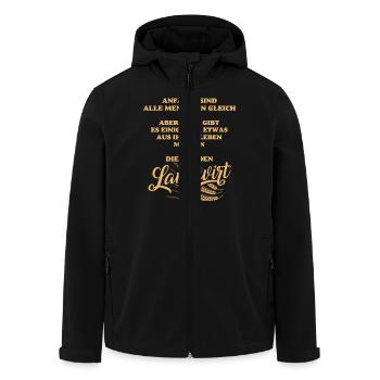 Der Landwirt | Bauer macht was aus seinem Leben! - Recycelte Männer Softshell-Jacke von Stanley/Stella - Schwarz - Vorne - AI Model Male 185 light (185cm)