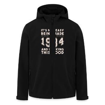 Hergestellt aus dem Jahr 1934 und sieht so gut aus - Recycelte Männer Softshell-Jacke von Stanley/Stella - Schwarz - Vorne - AI Model Male 185 light (185cm)