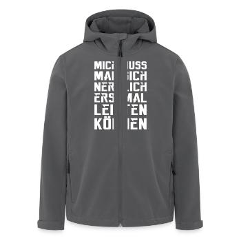 Mich muss man sich nervlich erstmal leisten können - Recycelte Männer Softshell-Jacke von Stanley/Stella - Anthrazit - Vorne - AI Model Male 185 light (185cm)