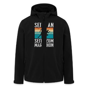 Läufer SEITE AN SEITE ZUM MARATHON Lustiges - Recycelte Männer Softshell-Jacke von Stanley/Stella - Schwarz - Vorne - AI Model Male 185 light (185cm)