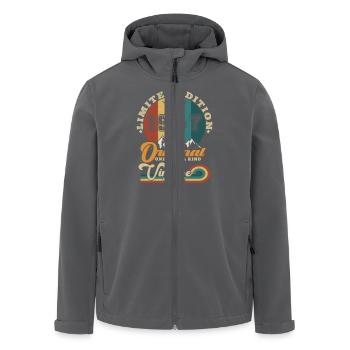 Original 1947 Vintage Limited Edition Geschenk - Recycelte Männer Softshell-Jacke von Stanley/Stella - Schwarz - Vorne - AI Model Male 185 light (185cm)