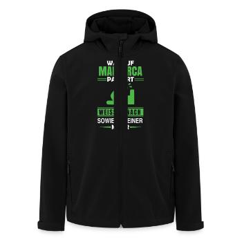 Was auf Malle passiert - Recycelte Männer Softshell-Jacke von Stanley/Stella - Schwarz - Vorne - AI Model Male 185 light (185cm)