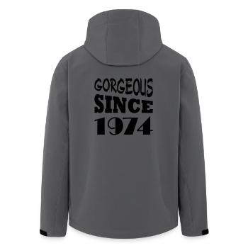 Gorgeous since 1974 - Recycelte Männer Softshell-Jacke von Stanley/Stella - Anthrazit - Hinten - AI Model Male 185 light (185cm)