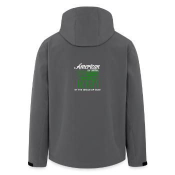 American by Birth - Irish by the grace of God - Recycelte Männer Softshell-Jacke von Stanley/Stella - Anthrazit - Hinten - AI Model Male 185 light (185cm)