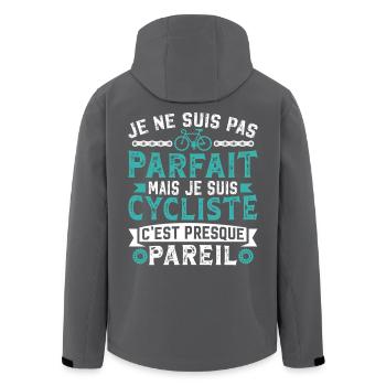 je suis cycliste c'est presque pareil   - Veste softshell homme en polyester recyclé Stanley/Stella - charbon - Dos - AI Model Male 185 light (185cm)