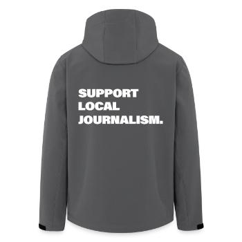 Unterstütze Lokalen Journalismus - Recycelte Männer Softshell-Jacke von Stanley/Stella - Anthrazit - Hinten - AI Model Male 185 light (185cm)