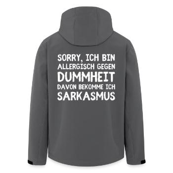 Allergisch gegen Dummheit – Reaktion: Sarkasmus - Recycelte Männer Softshell-Jacke von Stanley/Stella - Anthrazit - Hinten - AI Model Male 185 light (185cm)