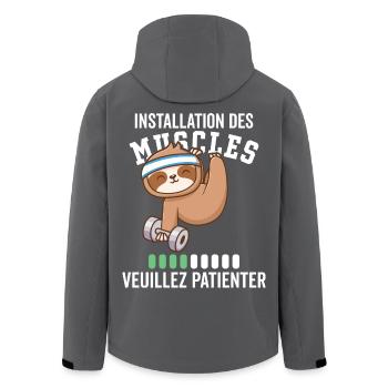 Muskelinstallation: Bitte warten - Recycelte Männer Softshell-Jacke von Stanley/Stella - Anthrazit - Hinten - AI Model Male 185 light (185cm)