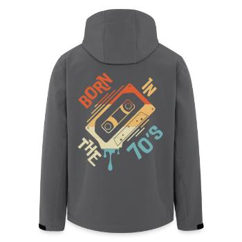 Geboren in den 70er Jahren - Recycelte Männer Softshell-Jacke von Stanley/Stella - Anthrazit - Hinten - AI Model Male 185 light (185cm)