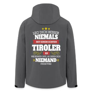 TIROLER - LEG DICH NIEMALS MIT EINEM AN - Recycelte Männer Softshell-Jacke von Stanley/Stella - Anthrazit - Hinten - AI Model Male 185 light (185cm)