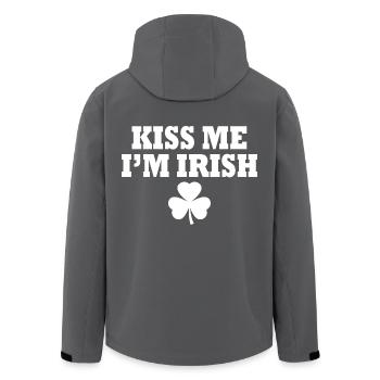 kiss me im irish - Recycelte Männer Softshell-Jacke von Stanley/Stella - Anthrazit - Hinten - AI Model Male 185 light (185cm)