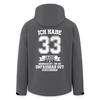 33. Geburtstag Geschenk Habe 33 Jahre Gebraucht - Recycelte Männer Softshell-Jacke von Stanley/Stella - Anthrazit - Hinten - AI Model Male 185 light (185cm)