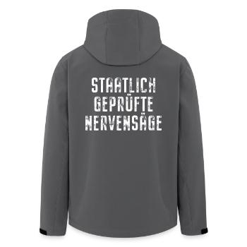 Staatlich Geprüfte Nervensäge Schwester Pubertät - Recycelte Männer Softshell-Jacke von Stanley/Stella - Anthrazit - Hinten - AI Model Male 185 light (185cm)