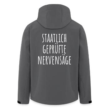 Staatlich Geprüfte Nervensäge Schwester Pubertät - Recycelte Männer Softshell-Jacke von Stanley/Stella - Anthrazit - Hinten - AI Model Male 185 light (185cm)