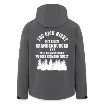 Leg dich nicht mit einem Brandenburger - Recycelte Männer Softshell-Jacke von Stanley/Stella - Anthrazit - Hinten - AI Model Male 185 light (185cm)