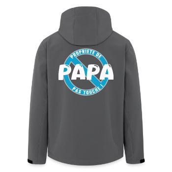 Papas Eigentum, weiß - Recycelte Männer Softshell-Jacke von Stanley/Stella - Anthrazit - Hinten - AI Model Male 185 light (185cm)