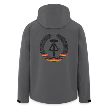 DEUTSCHES ARBEITERWAPPEN OSSI OSTALGIE DDR - Recycelte Männer Softshell-Jacke von Stanley/Stella - Anthrazit - Hinten - AI Model Male 185 light (185cm)