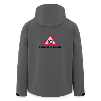 Fotograf im Einsatz - Recycelte Männer Softshell-Jacke von Stanley/Stella - Anthrazit - Hinten - AI Model Male 185 light (185cm)