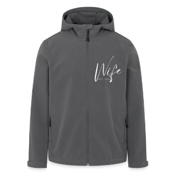 Ehefrau gegr. 2025 frisch verheiratet Flitterwochen Hochzeit - Recycelte Männer Softshell-Jacke von Stanley/Stella - Anthrazit - Vorne - AI Model Male 185 light (185cm)