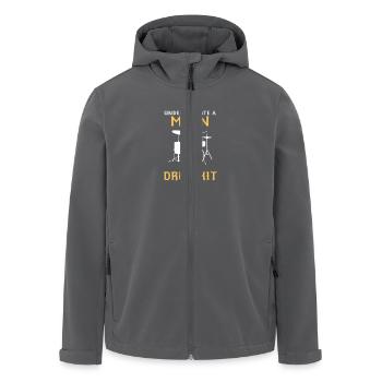 UNTERSCHÄTZE NIEMALS EINEN MANN AM SCHLAGZEUG! - Recycelte Männer Softshell-Jacke von Stanley/Stella - Anthrazit - Vorne - AI Model Male 185 light (185cm)