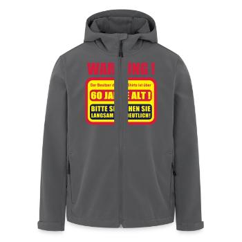 60. Geburtstag lustiger Spruch Warnschild - Recycelte Männer Softshell-Jacke von Stanley/Stella - Anthrazit - Vorne - AI Model Male 185 light (185cm)