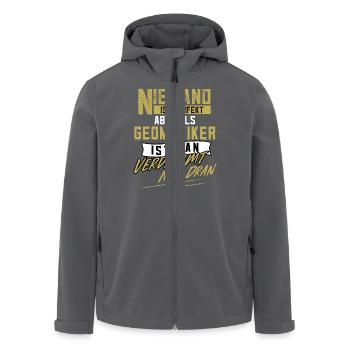 Geomatiker Geomatik Vermessungstechniker Geschenk - Recycelte Männer Softshell-Jacke von Stanley/Stella - Anthrazit - Vorne - AI Model Male 185 light (185cm)