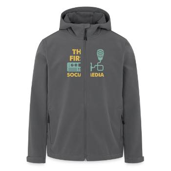 Das Erste Soziale Medium Funkgerät Mikrofon Retro - Recycelte Männer Softshell-Jacke von Stanley/Stella - Anthrazit - Vorne - AI Model Male 185 light (185cm)