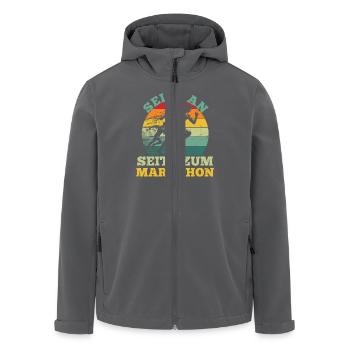Läufer SEITE AN SEITE ZUM MARATHON Lustiges - Recycelte Männer Softshell-Jacke von Stanley/Stella - Anthrazit - Vorne - AI Model Male 185 light (185cm)