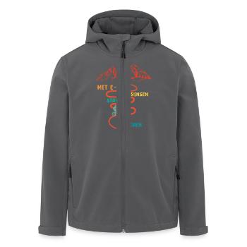 E-Biker MIT E-BIKE GRINSEN STATT KEUCHEN Lustiges - Recycelte Männer Softshell-Jacke von Stanley/Stella - Anthrazit - Vorne - AI Model Male 185 light (185cm)