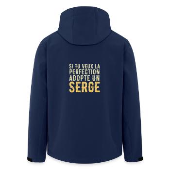 Serge Si tu veux la perfection adopte un serge - Veste softshell homme en polyester recyclé Stanley/Stella - marine - Dos - AI Model Male 185 light (185cm)