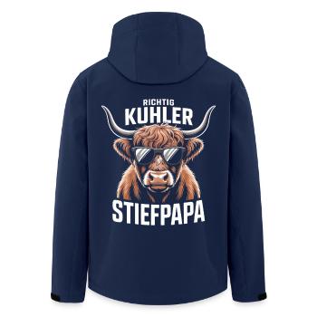 Richtig Kuhler Stiefpapa - Lustiger Kuh Wortwitz - Recycelte Männer Softshell-Jacke von Stanley/Stella - Navy - Hinten - AI Model Male 185 light (185cm)