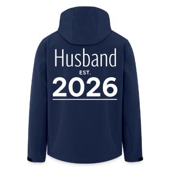 Husband 2026 Hochzeit Handschrift - Recycelte Männer Softshell-Jacke von Stanley/Stella - Navy - Hinten - AI Model Male 185 light (185cm)