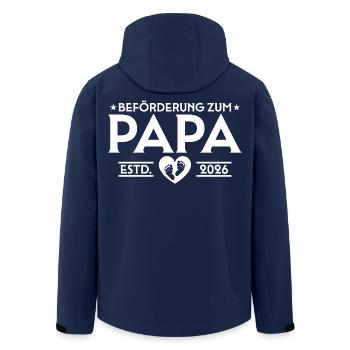 Schwangerschaftsverkündung 2026 Werdender Papa - Recycelte Männer Softshell-Jacke von Stanley/Stella - Navy - Hinten - AI Model Male 185 light (185cm)